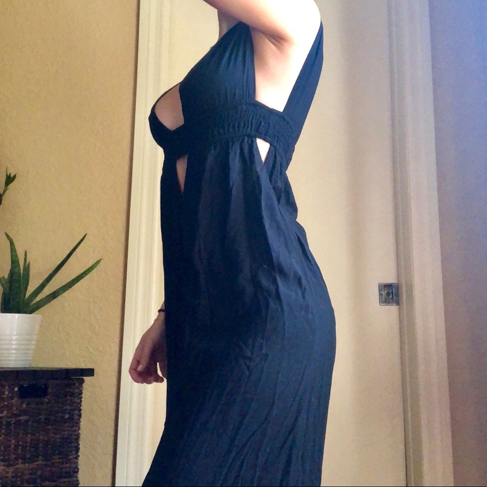 V CUT MAXI DRESS - Picture 3 of 4